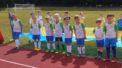 Молодші учасники благодійний турніру з футболу Молодші учасники благодійний турніру з футболу