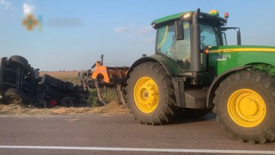 На трасі Суми-Білопілля перекинувся бензовоз