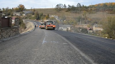 На Тернопільщині міст, який ремонтують рік, відкрили для пішоходів На Тернопільщині міст, який ремонтують рік, відкрили для пішоходів