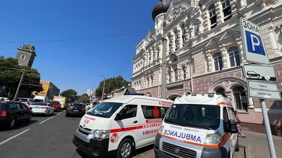 Одеський центр невідкладної допомоги отримав п'ять машин Одеський центр невідкладної допомоги отримав п'ять машин