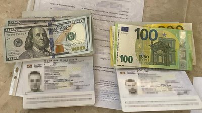 На Волині двоє чоловіків намагалися за підробленими документами виїхати з України та підкупити прикордонників На Волині двоє чоловіків намагалися за підробленими документами виїхати з України та підкупити прикордонників