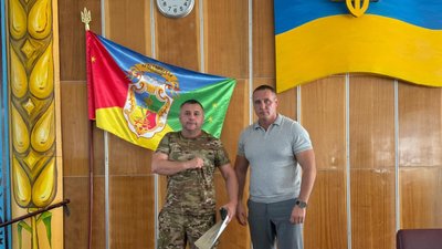 У Христинівській громаді військовослужбовцю вручили відзнаку