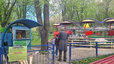 Містечко атракціонів у парку Шевченка в Рівному відкриває сезон Містечко атракціонів у парку Шевченка в Рівному відкриває сезон