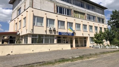 Посадових осіб стоматологічного факультету УжНУ відсторонили від роботи. Що сталося
