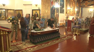 В Житомирі попрощалися із військовослужбовцем Дмитром Кушнарьовим, який був родом із Сєвєродонецька В Житомирі попрощалися із військовослужбовцем Дмитром Кушнарьовим, який був родом із Сєвєродонецька