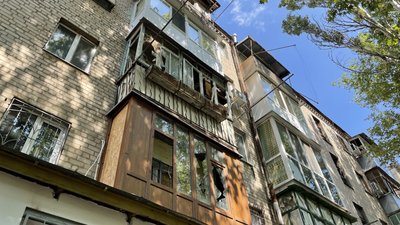 "Ми побачили як спалахнуло. Було дуже страшно, потім другий раз вибухнуло". Очевидці про обстріли у Херсоні "Ми побачили як спалахнуло. Було дуже страшно, потім другий раз вибухнуло". Очевидці про обстріли у Херсоні