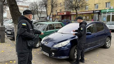 Інспектори муніципальної варти Костопільської міськради проводять перший етап роботи