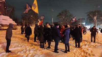 Черкащани відзначили день пам'яті героїв Крут смолоскипною ходою Черкащани відзначили день пам'яті героїв Крут смолоскипною ходою