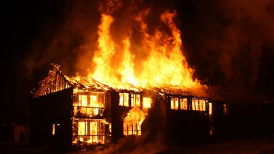 На Херсонщині в пожежі загинули троє дітей - їх матері повідомили про підозру