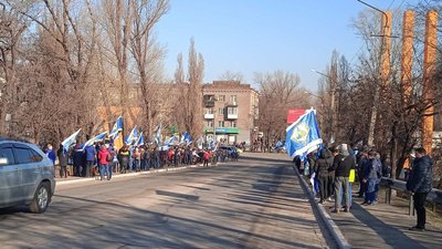На акції протесту в Кривому Розі працівники комбінату «АрселорМіттал» вимагають збільшення зарплат