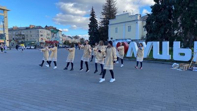 Російську літературу – на макулатуру: у Луцьку збирають гроші для ЗСУ Російську літературу – на макулатуру: у Луцьку збирають гроші для ЗСУ