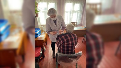 На Чернігівщині у двох громадах людей вакцинують мобільні бригади На Чернігівщині у двох громадах людей вакцинують мобільні бригади
