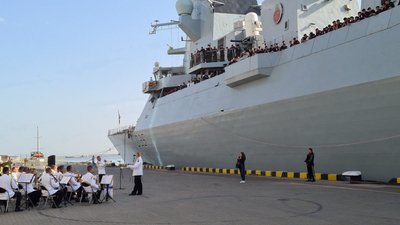 Оркестр ВМС зіграв для екіпажу британського есмінця Dragon в Одесі