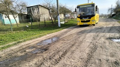 "Ні пройти, ні проїхати": коли відреонтують доргу між селами Мишів та Іванівка на Волині "Ні пройти, ні проїхати": коли відреонтують доргу між селами Мишів та Іванівка на Волині