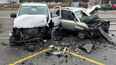 На Київщині зіштовхнулися дві автівки: госпіталізували 5 людей