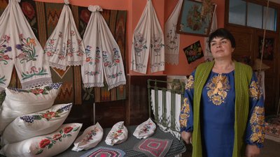 Дерев’яні ясла та старовинне веретено: в селі на Черкащині облаштували "Українську світлицю" Дерев’яні ясла та старовинне веретено: в селі на Черкащині облаштували "Українську світлицю"