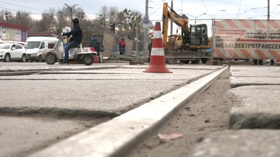Не давали відремонтувати рейки: у Харкові підприємці “Барабашово” пікетували роботу комунальників Не давали відремонтувати рейки: у Харкові підприємці “Барабашово” пікетували роботу комунальників