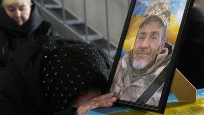 У Мукачеві попрощалися із загиблим військовослужбовцем Володимиром Луканинцем