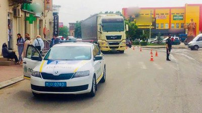 На Прикарпатті під колесами вантажівки загинув велосипедист