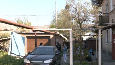 Сусідська війна: між черкасцями виник конфлікт за будівництво гаража