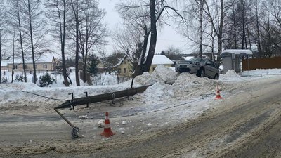 Без світла три вулиці: на Львівщині водій повалив електроопору Без світла три вулиці: на Львівщині водій повалив електроопору