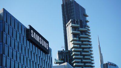 Samsung для деяких країн Європи прибрала маркування "Z" із назв своїх смартфонів