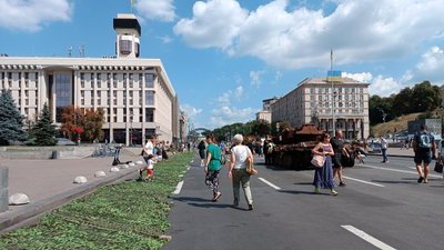 Рекорд України. Миколаївські волонтери розгорнули у Києві найбільшу маскувальну сітку Рекорд України. Миколаївські волонтери розгорнули у Києві найбільшу маскувальну сітку