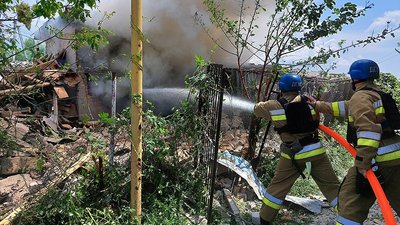 Виникли три пожежі. Російські війська завдали чергового удару по Очакову на Миколаївщині Виникли три пожежі. Російські війська завдали чергового удару по Очакову на Миколаївщині