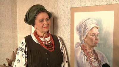 У Запоріжжі презентували виставку портретів солістів народного ансамблю "Оксамит"