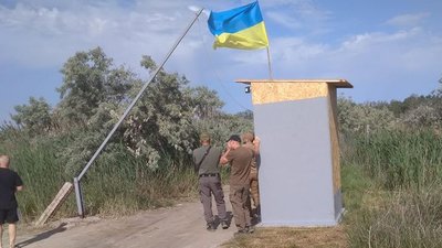 У Лазурному на Херсонщині з відпочивальників беруть гроші за проїзд на пляж