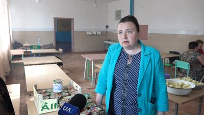 Жительки села Зарудинці на Житомирщині готують їжу для військових на передову Жительки села Зарудинці на Житомирщині готують їжу для військових на передову