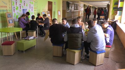 Окопні свічки, дрони та автівка на фронт. Як школярі з Франківщини допомагають ЗСУ Окопні свічки, дрони та автівка на фронт. Як школярі з Франківщини допомагають ЗСУ