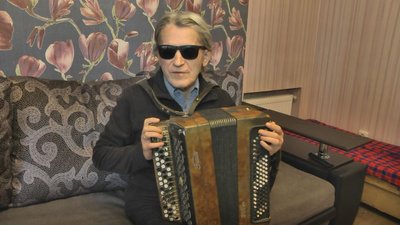 Завжди поруч: подружжя незрячих лучан розповіли про життя у темряві Завжди поруч: подружжя незрячих лучан розповіли про життя у темряві