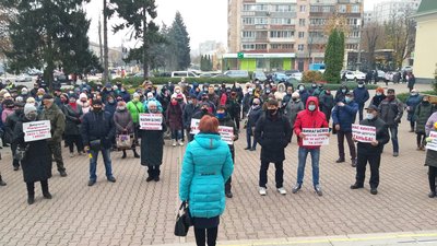 Проти карантину "вихідного дня": у Черкасах мітингує малий бізнес
