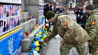 Запалювали лампадки та співали Гімн. Як відзначили День Гідності та Свободи в Кропивницькому Запалювали лампадки та співали Гімн. Як відзначили День Гідності та Свободи в Кропивницькому