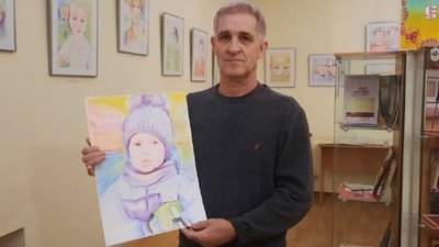 "Найбільше мене вразили очі". У Кропивницькому художник з Маріуполя презентував портрети дітей