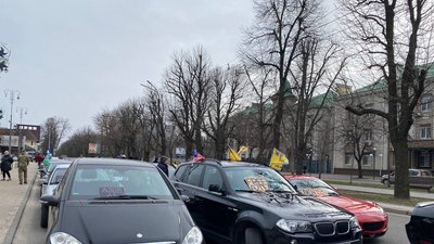 "Не мовчи. Полон вбиває". Рідні військовополонених у Черкасах організували автопробіг "Не мовчи. Полон вбиває". Рідні військовополонених у Черкасах організували автопробіг