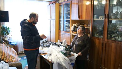 Для снайперів та розвідників: вінничанка шиє маскувальні костюми Для снайперів та розвідників: вінничанка шиє маскувальні костюми
