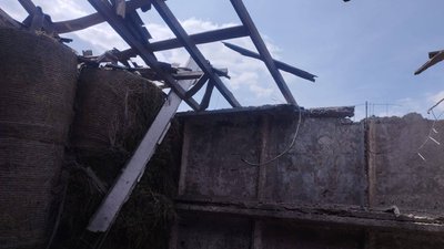 У Хотінській громаді внаслідок мінометного обстрілу пошкоджено склад агрофірми У Хотінській громаді внаслідок мінометного обстрілу пошкоджено склад агрофірми