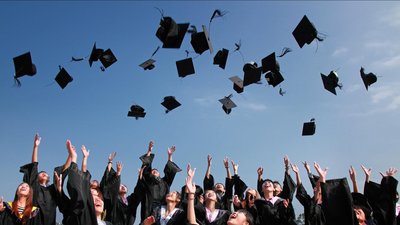 В Одесі студентів іноземних вишів не випускають на навчання за кордон. У країні не створили відповідних комісій