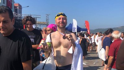 "Перепочивати не було коли — потрібно плисти швидко", — франківець, який переплив протоку Дарданелли
