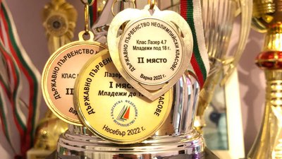 "Руки заживуть, а кубок та звання залишаться!" 17-річний миколаївський яхтсмен взяв першість у змаганнях у Болгарії