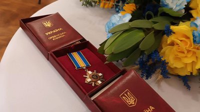 У Тернополі родинам загиблим захисників вручили нагороди У Тернополі родинам загиблим захисників вручили нагороди