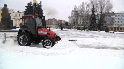 У Житомирі на дороги висипали 217 тонн піскосуміші – як чистять місто від снігу У Житомирі на дороги висипали 217 тонн піскосуміші – як чистять місто від снігу
