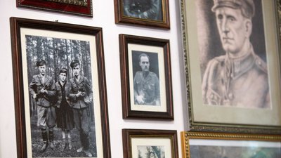 Сотенного Карпатського краю Мирослава Симчича нагородили медаллю "80 років УПА" Сотенного Карпатського краю Мирослава Симчича нагородили медаллю "80 років УПА"