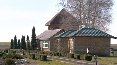 Утекли з-під окупації: фермер із Запоріжжя на Черкащині будує готель Утекли з-під окупації: фермер із Запоріжжя на Черкащині будує готель