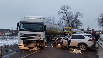 На Черкащині легковик зіткнувся з вантажівкою