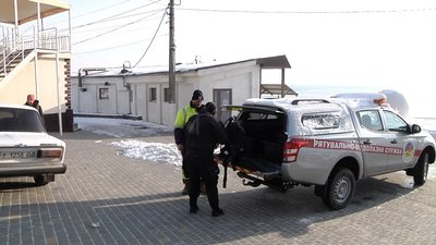 В Одесі водолази обстежують місця для купання на Водохреща В Одесі водолази обстежують місця для купання на Водохреща