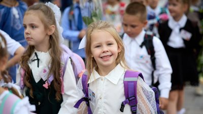 першокласники, школярі, діти, школа, День знань, 1 вересня