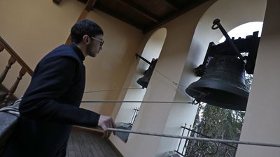 Лунатимуть до кінця війни. У львівських храмах щовечора битимуть у дзвони